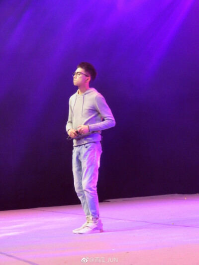 又是新的一周！加油加油！ ​​​​西瓜_JUN