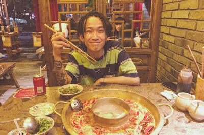 婉君嘿喂狗
『EAT』你的男孩TT