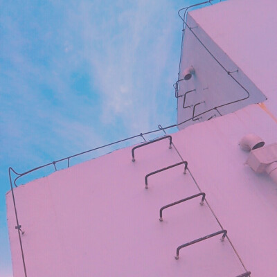 据说 城市里 天台是离天际最近的地方