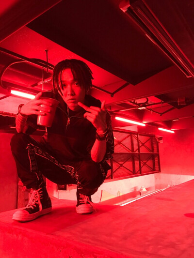 婉君嘿喂狗
『酷』你的男孩TT