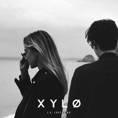 『L.A.Love Song』 歌手： XYLØ
总评价： 高端大气上档次。
这个组合的歌很推荐，像Afterlife（始祖家族里的），I Still Wait For You等。
分享XYLØ的单曲《L.A. Love Song》http://music.1…