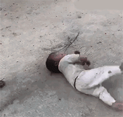 小时候的你，哈哈，一模一样。