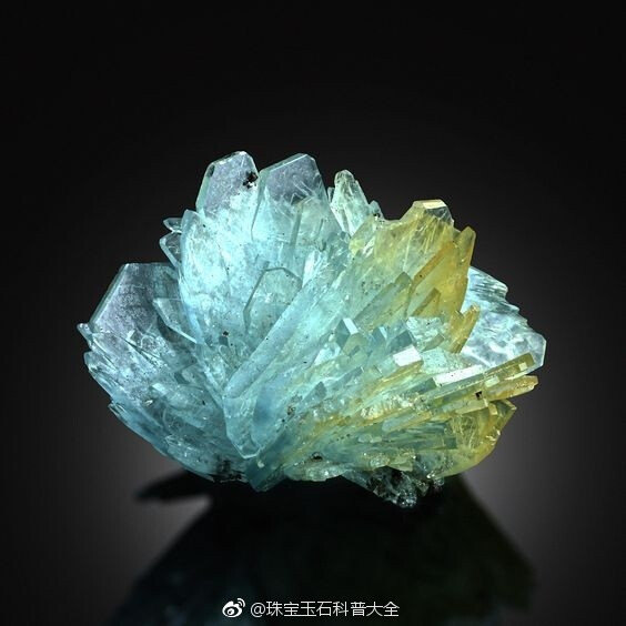 这块重晶石 Baryte 有点美~ ​​​​