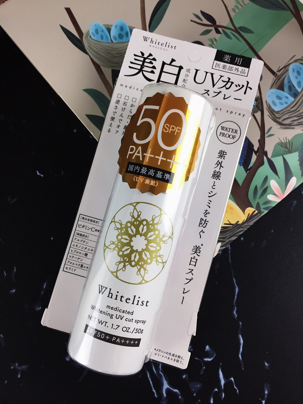 现货-Naris Up/娜丽丝高保湿美白防晒喷雾SPF50
日本COSME大赏排名二位，美容教主牛尔推荐。夏天怕什么，晒黑防晒为了什么，为了白，怎么才能白，抑制黑色素生成，黑色素怎么生成，紫外线加速生成。
怎么预防? 关键是防晒50g 一小只，放哪都不碍事随时随地喷一下！
高防晒系数SPF50+/PA++++满足不同场合的需求，喷头很细致，喷出来的喷雾就比较细腻那种不会结成水珠滴啦啦！
全身都能用，就连头发上也能用，帮助防止强紫外线导致头发水分流失没光泽，无色无味，透明轻薄，不用担心会泛白（简直太良心了！）