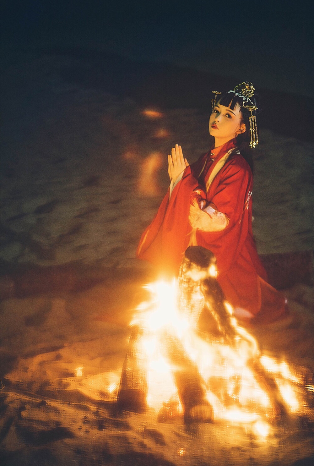当话语开始多余的时候.当心慢慢靠近的时候.这时天刚好黑了