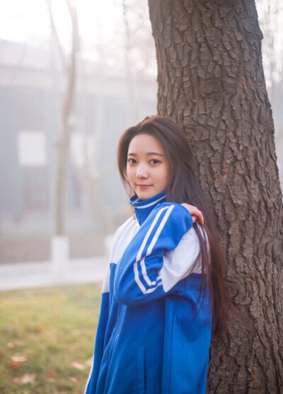 生命是一座空城.装满了妖言惑众的感情。