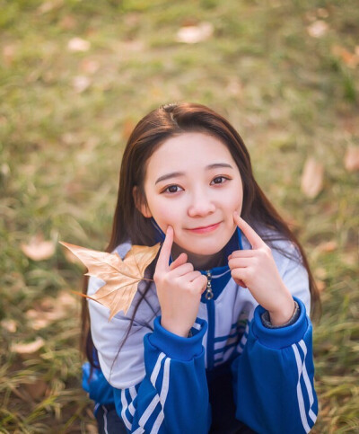 生命是一座空城.装满了妖言惑众的感情。