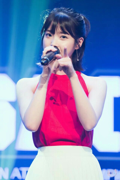 170714 IU Sudden Attack公演 [em]e400624[/em]