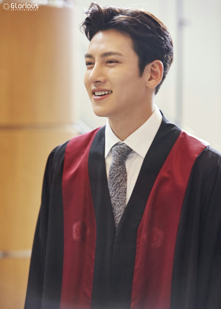 #奇怪的搭档# 池昌旭 幕后花絮照