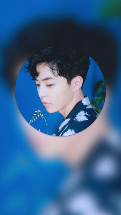 Xiumin 金珉锡 김민석 EXO
cr.twitter:x2621o