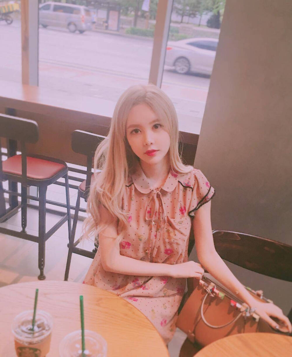 tara李居丽leeqriins更新