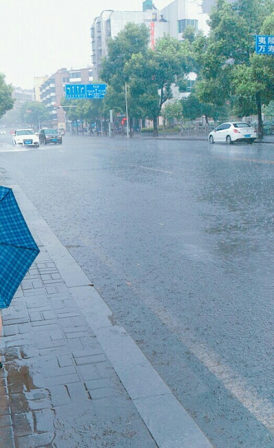 夏日的下雨天