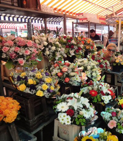 街头鲜花花店装修效果图