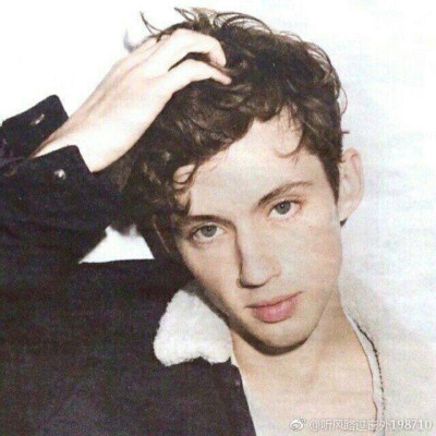 troyesivan Your eyes close,i die;your eyes open,i come back to live; your eyes close and open again and again.i die and come to live time after time@咚咚