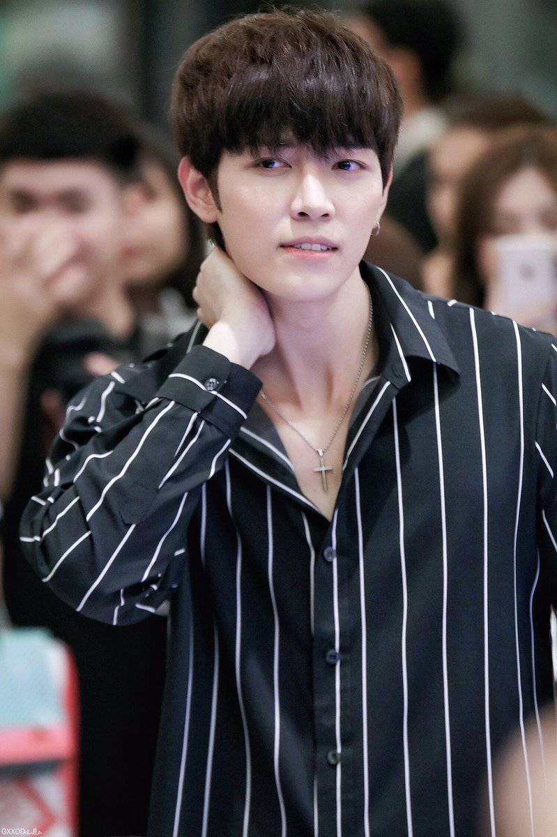 逐月之月怂怂phana神哥god泰国小哥哥盛世美颜脖子疼