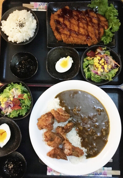 カレー丼とカツ丼