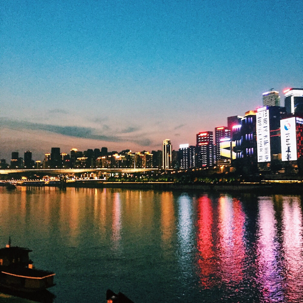 沿江夜景