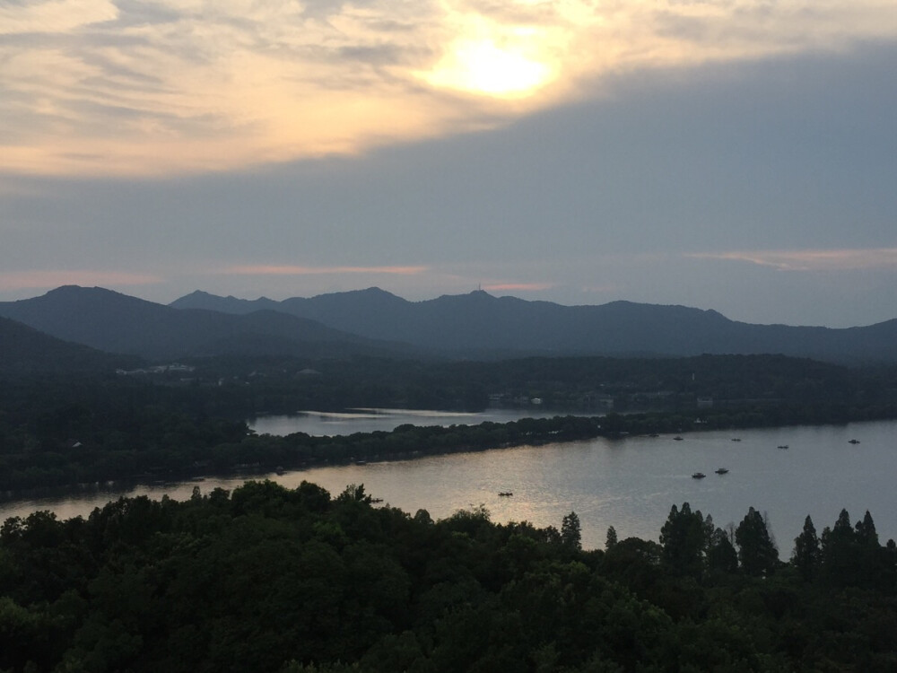 雷峰塔俯视 正好的夕阳