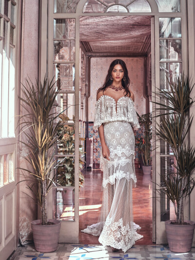 Galia Lahav2018春夏高定婚纱Victorian Affinity
成都婚礼甜品台制作，成都甜品培训，镜面蛋糕培训，婚礼甜品创业课程