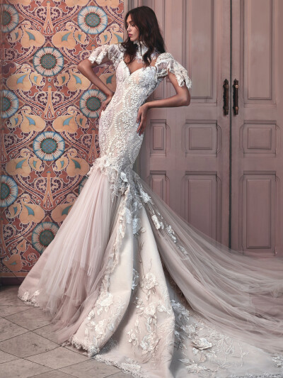 Galia Lahav2018春夏高定婚纱Victorian Affinity
成都婚礼甜品台制作，成都甜品培训，镜面蛋糕培训，婚礼甜品创业课程