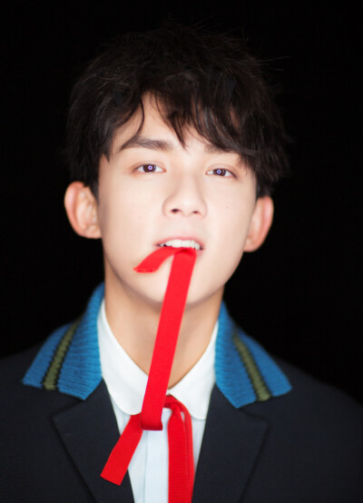 吴磊 网易娱乐跨界盛典 来自微博：@吴磊工作室