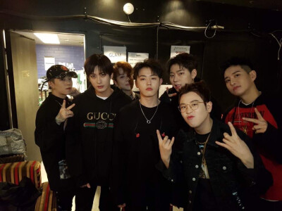 Block B 禹志皓（Zico）李泰欥（TAEIL）李敏赫（B Bomb）安宰孝（JAEHYO）金侑权（U.KWON）朴经（PARK KYUNG）表志勋（P.O） Do U Wanna B?Block B！BBC♧(#^.^#)