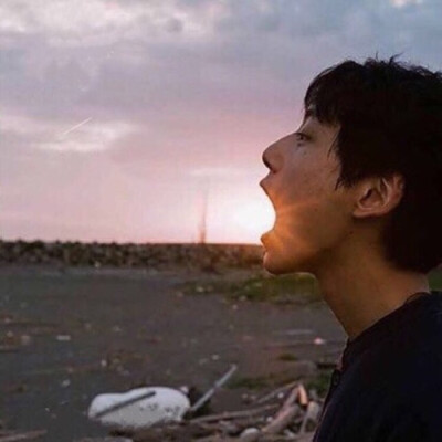 坂口健太郎
上传图片很辛苦，喜欢拿图请点赞哟，关注不定期更新！:)爱太郎❤