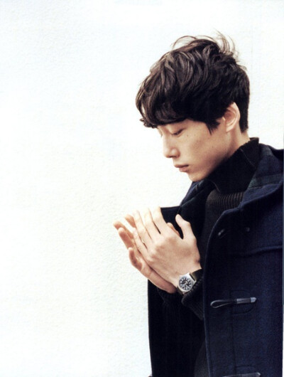 坂口健太郎
上传图片很辛苦，喜欢拿图请点赞哟，关注不定期更新！:)爱太郎❤