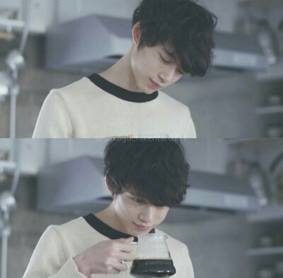 坂口健太郎
上传图片很辛苦，喜欢拿图请点赞哟，关注不定期更新！:)爱太郎❤