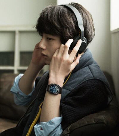 坂口健太郎
上传图片很辛苦，喜欢拿图请点赞哟，关注不定期更新！:)爱太郎❤