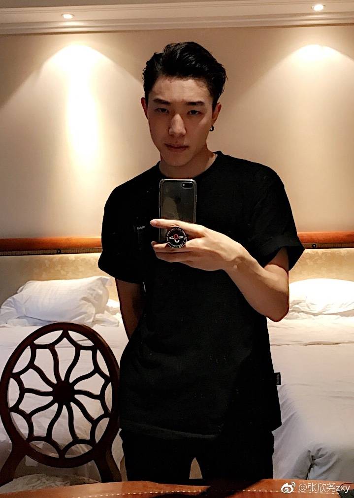 抖音大背头张欣尧