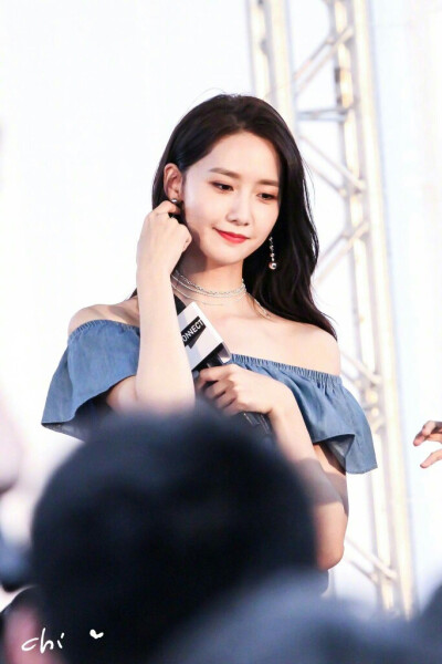 林允兒 Yoona
少女時代成員