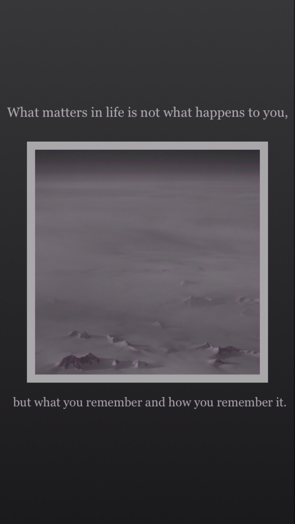 What matters in life is not what happens to you, but what you remember and how you remember it.
生命中真正重要的不是你遭遇了什么，而是你记住了哪些事，又是如何铭记的。
——马尔克斯《百年孤独》
文字#句子
by：汛鹿