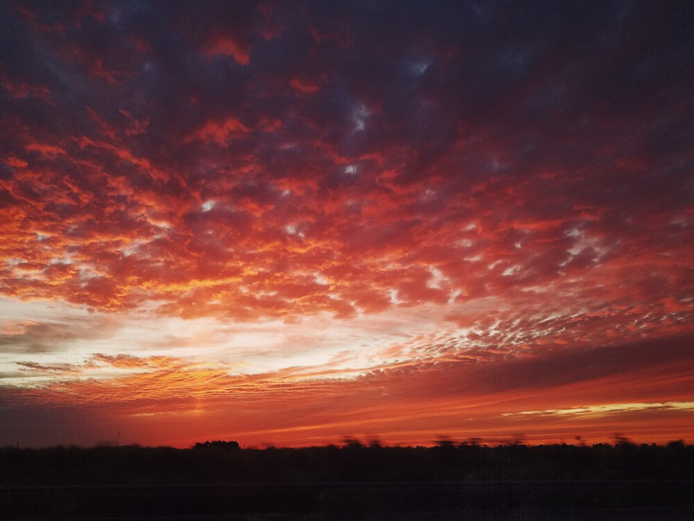 血色的天空，夕阳的呢喃