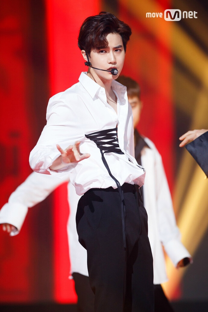 #MCOUNTDOWN# 第533期舞台高清照#EXO# <前夜> 舞台照！ ​​​​EXO THE WAR 修图 壁纸 金俊勉suho 张艺兴lay 金钟仁kai 金钟大chen 朴灿烈 chanyeol 边伯贤 baekhyun 都暻秀D.O. 吴世勋sehun 金珉锡XIUMIN