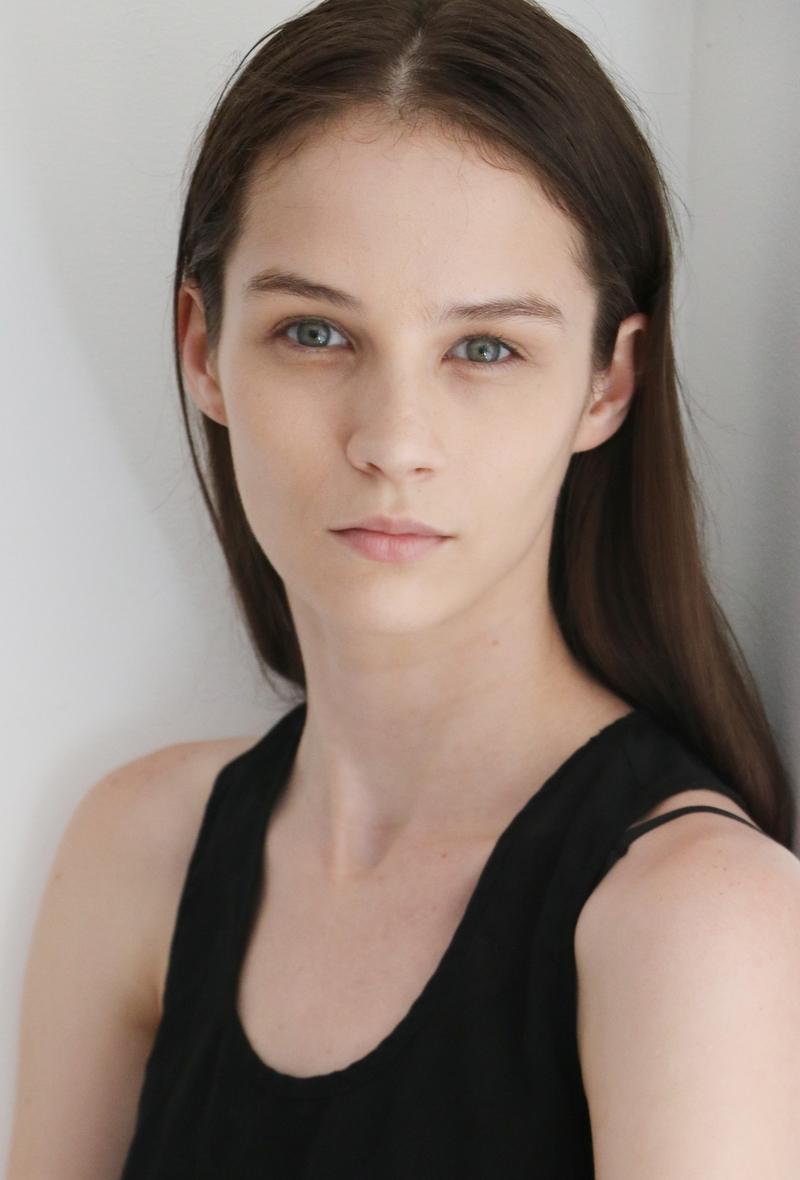 第十六季全美超模大赛冠军britt kline,虽然左右脸不对称,但还是很美