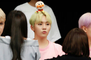 SEVENTEEN 夫胜宽
cr.微博