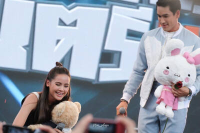 Yaya Urassaya Sperbund-Barry Nadech Kugimiya/naya