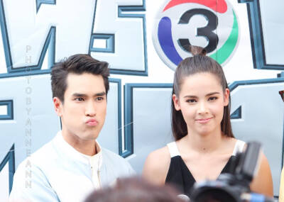 Yaya Urassaya Sperbund-Barry Nadech Kugimiya/naya