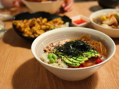 牛油果金枪鱼饭