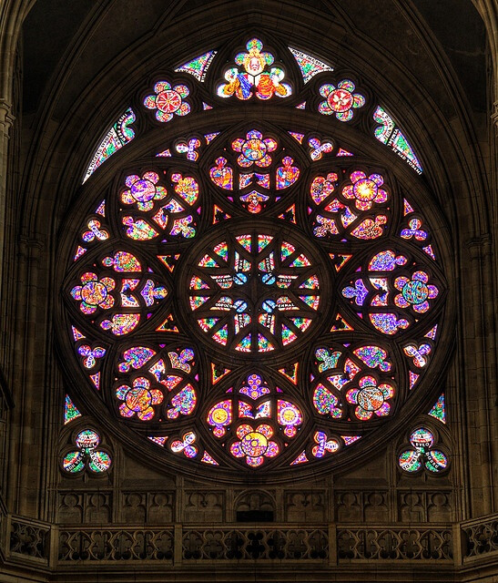 玫瑰窗（The rose window）| 也称玫瑰花窗，为哥特式建筑的特色之一