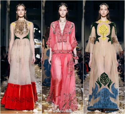 Valentino Haute Couture S/S 2016┃华伦的环球旅行从东欧拜占庭游历至东方国度，模特赤足而行，金蛇狂舞刚柔并济～