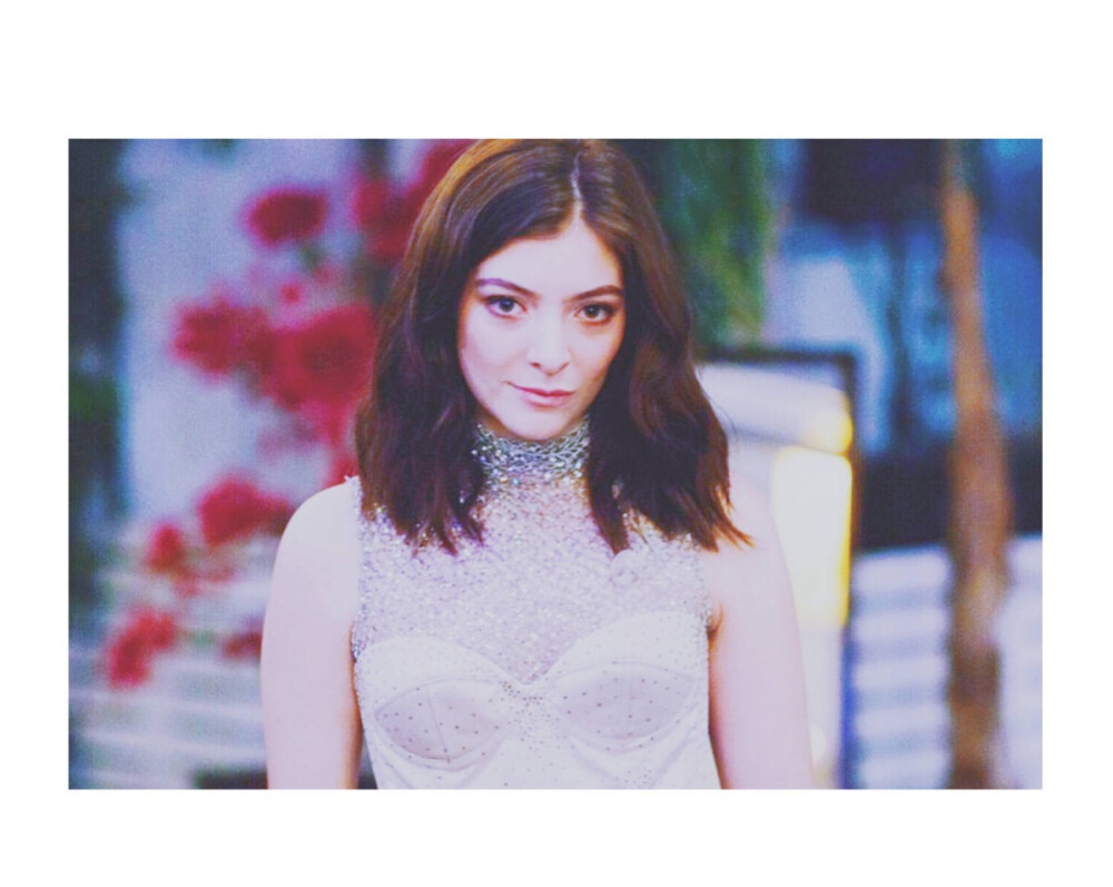 Lorde（原名：Ella Marija Lani Yelich-O'Connor），1996年11月7日出生于新西兰奥克兰德文波特，新西兰创作型女歌手。