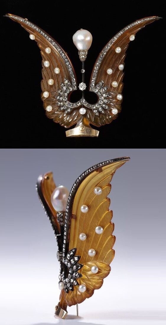 Winged Comb, France-1900。
翅膀形状的头冠，法国。