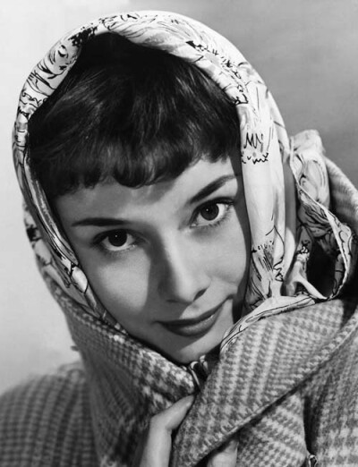 奥黛丽·赫本Audrey Hepburn写真 图片复古 时光里的旧美人「非黑即白，演绎经典」