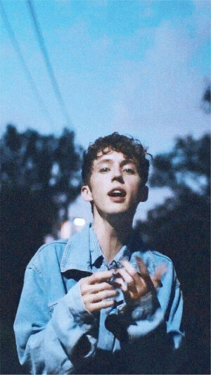 戳爷 壁纸 头像 欧美 帅气 troye sivan 美如画