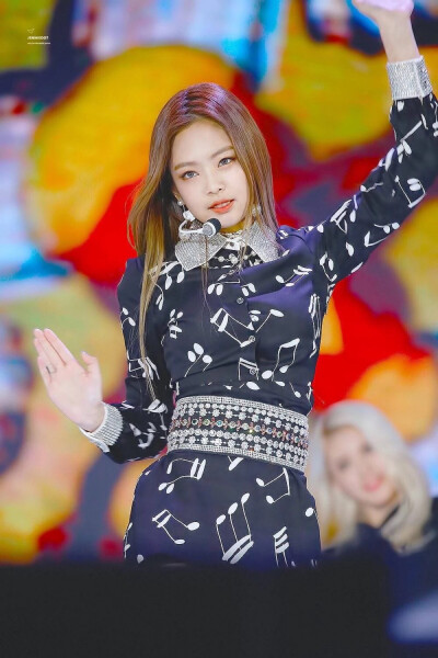 JENNIE