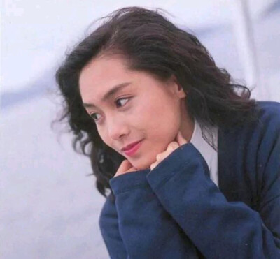 你来人间一趟
你要看看太阳
和你的心上人走在街上