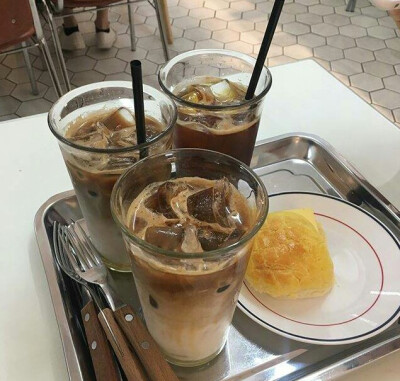 黄油菠萝包配港式奶茶！
蛋糕 美食头像 家常菜 西餐 日式料理 甜品 韩剧 饮料 水果 暖心 下午茶 冰淇淋 巧克力 早餐 特色小吃 食谱