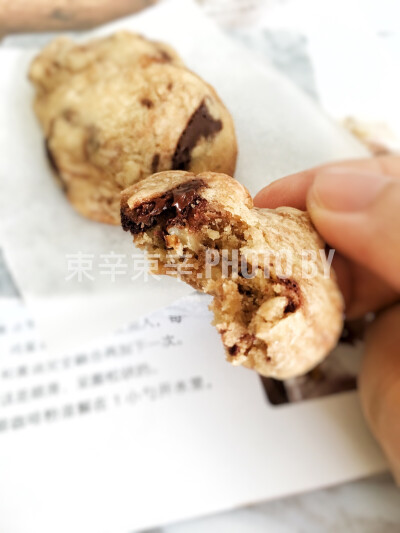 自制萌萌哒mini版软cookie 海盐巧克力核桃味 一口下去全是料 软韧带感甜而不腻 核桃巧克力绝世好搭档 海盐点缀层次丰富 